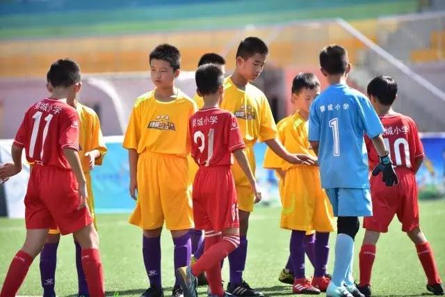 申花以净胜球劣势无缘半程冠军  争冠形势空前激烈