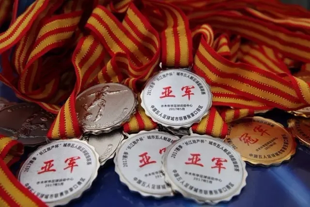 莱万穆勒重逢气氛略显尴尬 穆勒赛前表示莱万错了